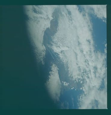 41C-31-975 - STS-41C - Earth observations taken from the shuttle Challenger during STS-41C