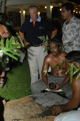 [Assignment: 48-DPA-SOI_K_Pohnpei_6-10-11-07] Pacific Islands Tour: Visit of Secretary Dirk Kempthorne [and aides] to Pohnpei Island, of the Federated States of Micronesia [48-DPA-SOI_K_Pohnpei_6-10-11-07__DI14087.JPG]