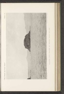 ["Gezicht op een kraterbekken in de zee bij Totoya", "Looking into crater of Totoya from Gullet"]