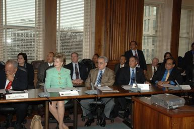 [Assignment: 48-DPA-02-26-08_SOI_K_Insular] Interagency Group on Insular Areas (IGIA) meeting at Main Interior, with Secretary Dirk Kempthorne, [Deputy Chief of Staff Doug Domenech, Acting Deputy Assistant Secretary for Insular Affairs Nikolao Pula, and other Interior officials joining Governors and Congressional representatives of U.S. island territories] [48-DPA-02-26-08_SOI_K_Insular_IOD_1179.JPG]