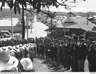 HERBERTON, QLD. 1944-04-25. SERVICEMEN OF FIRST WORLD WAR AND SECOND WORLD WAR WITH GIRL PUPILS OF ST. MARY'S SCHOOL SINGING A HYMN, LEAD KINDLY LIGHT, DURING THE ANZAC DAY SERVICE AT THE WAR ..