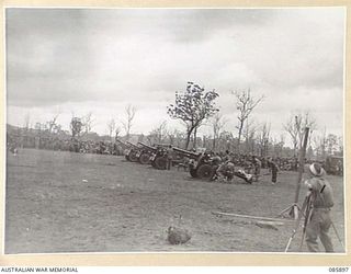 GUN CREWS COMING INTO ACTION IN THE ROYAL AUSTRALIAN ARTILLERY 25 POUNDER EVENT ORGANISED BY HQ ROYAL AUSTRALIAN ARTILLERY 9 DIVISION DURING THE 9 DIVISION GYMKHANA AND RACE MEETING AT HERBERTON ..