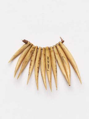 Wasekaseka (sperm whale tooth necklace)
