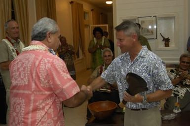 [Assignment: 48-DPA-SOI_K_Amer_Sam] Pacific Islands Tour: Visit of Secretary Dirk Kemmpthorne [and aides] to American Samoa, U.S. Territory [48-DPA-SOI_K_Amer_Sam__DI15503.JPG]