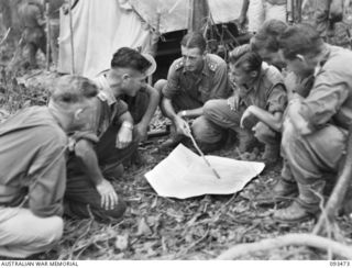 WEWAK AREA, NEW GUINEA. 1945-06-27. LIEUTENANT COLONEL W.S. HOWDEN, COMMANDING OFFICER, 2/8 INFANTRY BATTALION (3), IN CONFERENCE WITH OFFICERS AT MOUNT SHIBURANGU. IDENTIFIED PERSONNEL ARE:- ..