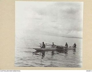 JACQUINOT BAY AREA, NEW BRITAIN. 1945-05. SOLDIERS RELAXING ABOARD A NATIVE LAKATOI