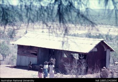 Building from corrugated sheeting