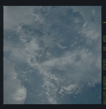 S33-82-053 - STS-033 - STS-33 earth observations