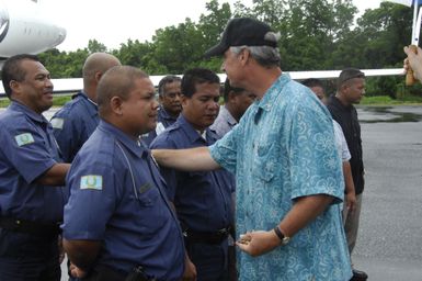 [Assignment: 48-DPA-SOI_K_Pohnpei_6-10-11-07] Pacific Islands Tour: Visit of Secretary Dirk Kempthorne [and aides] to Pohnpei Island, of the Federated States of Micronesia [48-DPA-SOI_K_Pohnpei_6-10-11-07__DI14223.JPG]