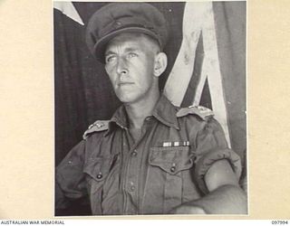 CAPE WOM, WEWAK AREA, NEW GUINEA. 1945-10-17. LIEUTENANT E.E. HENRICKS, OFFICER COMMANDING 6 MILITARY HISTORY FIELD TEAM, HEADQUARTERS 6 DIVISION