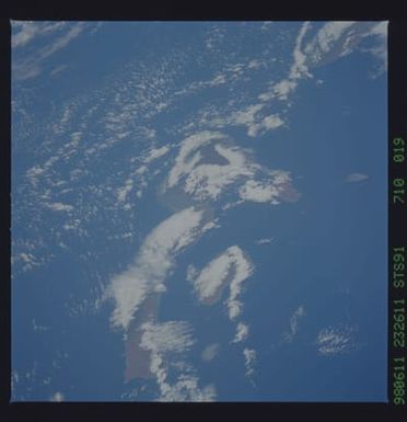 STS091-710-019 - STS-091 - Earth observations taken from orbiter Discovery during STS-91 mission