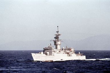 A port bow view of the frigate USS OULLET (FF-1077) underway off the coast of Barking Sands