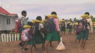 Abanics instead of fish: women on the Fiji Islands rescue their village