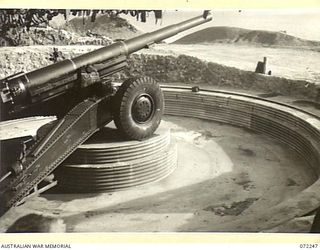 PORT MORESBY, NEW GUINEA. 1944-04-15. THE NO. 1 GUN, 155MM M1917 HEAVY ARTILLERY POSITIONED AT A GUN PIT OF THE BOERA HEAVY BATTERY. THE GUN PIT WAS CONSTRUCTED BY MEMBERS OF THE 8TH ARMY TROOPS ..