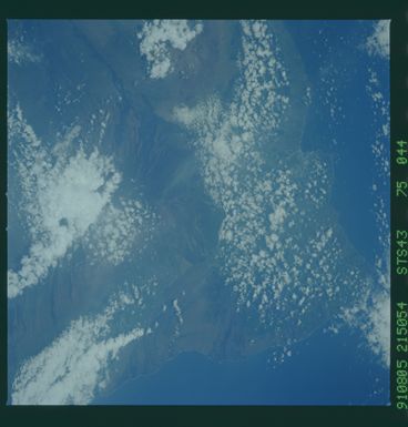 S43-75-044 - STS-043 - STS-43 earth observations