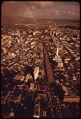 LOOKING EAST ON H-1 FREEWAY IN DOWNTOWN HONOLULU