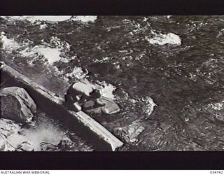 BULLDOG ROAD, NEW GUINEA, 1943-07-09. THE UPPER REACHES OF THE ELOA RIVER MAKE AN IDEAL BATHING PLACE FOR THE TROOPS