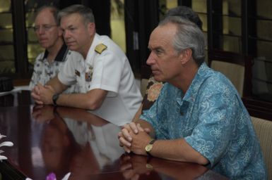 [Assignment: 48-DPA-SOI_K_Pohnpei_6-10-11-07] Pacific Islands Tour: Visit of Secretary Dirk Kempthorne [and aides] to Pohnpei Island, of the Federated States of Micronesia [48-DPA-SOI_K_Pohnpei_6-10-11-07__DI13647.JPG]
