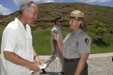 [Assignment: 48-DPA-SOI_K_Guam_6-6-7-07] Pacific Islands Tour: Visit of Secretary Dirk Kempthorne [and aides] to Guam, U.S. Territory [48-DPA-SOI_K_Guam_6-6-7-07__DI11476.JPG]