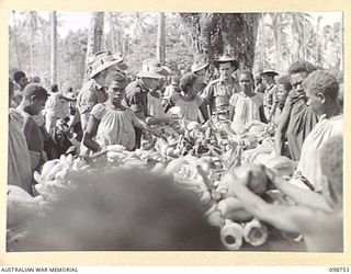 RABAUL, NEW BRITAIN. 1945-11-10. AUSTRALIAN SOLDIERS AT THE NATIVE MARKET AT TALILI BAY IN 4 INFANTRY BRIGADE AREA