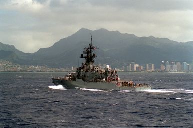 A port quarter view of the frigate USS BRONSTEIN (FF-1037) underway off the coast of Honolulu