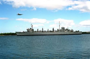 The fast combat support ship USS SACRAMENTO (AOE-1) gets underway following a visit to the naval station. The SACRAMENTO is en route to its home port of Naval Shipyard, Bremerton, Wash., after serving in the Persian Gulf region during Operation Desert Shield and Operation Desert Storm.