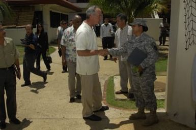 [Assignment: 48-DPA-SOI_K_Guam_6-6-7-07] Pacific Islands Tour: Visit of Secretary Dirk Kempthorne [and aides] to Guam, U.S. Territory [48-DPA-SOI_K_Guam_6-6-7-07__DI11289.JPG]