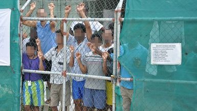 Australia's refugee transit centre in PNG full of refugees who can't leave