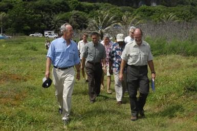 [Assignment: 48-DPA-SOI_K_Guam_6-6-7-07] Pacific Islands Tour: Visit of Secretary Dirk Kempthorne [and aides] to Guam, U.S. Territory [48-DPA-SOI_K_Guam_6-6-7-07__DI12109.JPG]