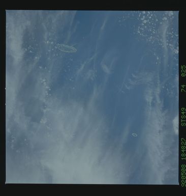 S49-74-025 - STS-049 - Earth observations taken during the STS-49 mission