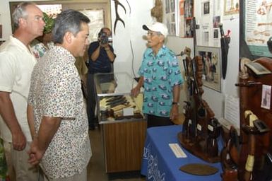 [Assignment: 48-DPA-SOI_K_Guam_6-6-7-07] Pacific Islands Tour: Visit of Secretary Dirk Kempthorne [and aides] to Guam, U.S. Territory [48-DPA-SOI_K_Guam_6-6-7-07__DI11252.JPG]