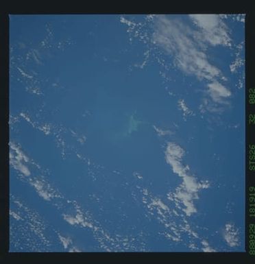 S26-32-082 - STS-026 - STS-26 earth observations