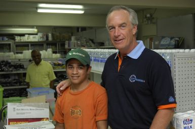 [Assignment: 48-DPA-SOI_K_Pohnpei_6-10-11-07] Pacific Islands Tour: Visit of Secretary Dirk Kempthorne [and aides] to Pohnpei Island, of the Federated States of Micronesia [48-DPA-SOI_K_Pohnpei_6-10-11-07__DI14018.JPG]