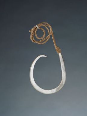 Matau pārau (fish hook)