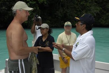 [Assignment: 48-DPA-SOI_K_Palau_6-7-9-07] Pacific Islands Tour: Visit of Secretary Dirk Kempthorne [and aides] to Palau Islands, Republic of Palau [48-DPA-SOI_K_Palau_6-7-9-07__DI12787.JPG]