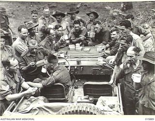 1943-10-01. NEW GUINEA. ATTACK ON KAIAPIT. AT KAIAPIT AUSTRALIAN SOLDIERS PUT A JEEP IN A NEW USE. HERE A JEEP IS BEING USED AS A MESS TABLE. (NEGATIVE BY MILITARY HISTORY NEGATIVES)