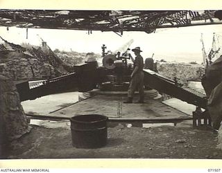 PORT MORESBY, PAPUA, NEW GUINEA. 1944-03-27. A 155MM M1917 GUN IN POSITION AT NO 1 GUN EMPLACEMENT BOOTLESS BATTERY, COAST ARTILLERY ON A MOVABLE LOADING PLATFORM