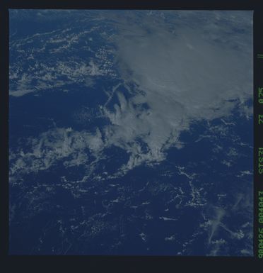 S31-73-075 - STS-031 - STS-31 earth observations