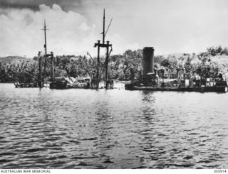 ORO BAY, NEW GUINEA. 1943. THE WRECK OF THE DUTCH TRANSPORT SS BANTAM, SUNK IN A JAPANESE AIR RAID WHILE TAKING PART IN OPERATION LILLIPUT. (NAVAL HISTORICAL COLLECTION)