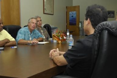 [Assignment: 48-DPA-SOI_K_Majuro_6-11-12-07] Pacific Islands Tour: Visit of Secretary Dirk Kempthorne [and aides] to Majuro Atoll, of the Republic of Marshall Islands [48-DPA-SOI_K_Majuro_6-11-12-07__DI14805.JPG]