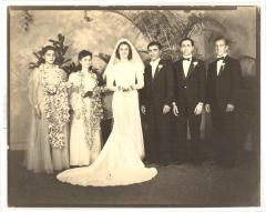 Blase Camacho, la dama de honor, y el cortejo de boda
