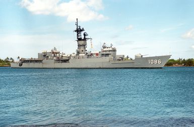 A starboard beam view of the frigate USS BREWTON (FF 1086) during Exercise RIMPAC '86