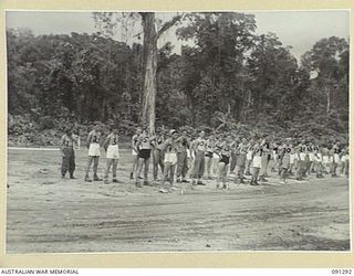 BOUGAINVILLE. 1945-04-25. LINE UP OF PATIENTS AT 2/3 CONVALESCENT DEPOT BEFORE THE COMMENCEMENT OF THE TABLOID SPORTS PROGRAMME WHICH IS PART OF THE DEPOT'S REMEDIAL TREATMENT. IDENTIFIED PERSONNEL ..