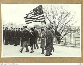MELBOURNE, VIC. 1943-06-03. PRESENTATION OF AMERICAN DISTINGUISHED SERVICE CROSSES TO MRS. OWEN, (WIFE OF LIEUTENANT COLONEL W. T. OWEN), AND MRS. WALKER, (MOTHER OF LIEUTENANT I. WALKER), IN THE ..