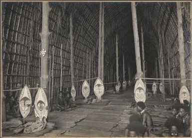 Interior, Dubu Daima, Kaimare / Frank Hurley