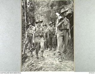 1943-07-08. NEW GUINEA. WAU-MUBO AREA. AN AUSTRALIAN PATROL MOVES OUT ALONG THE MUBO TRACK IN A FORWARD AREA. (NEGATIVE BY G. SHORT)