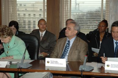 [Assignment: 48-DPA-02-26-08_SOI_K_Insular] Interagency Group on Insular Areas (IGIA) meeting at Main Interior, with Secretary Dirk Kempthorne, [Deputy Chief of Staff Doug Domenech, Acting Deputy Assistant Secretary for Insular Affairs Nikolao Pula, and other Interior officials joining Governors and Congressional representatives of U.S. island territories] [48-DPA-02-26-08_SOI_K_Insular_IOD_1169.JPG]