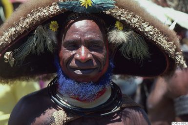 ["porträtt, man, ansiktsmålning, huvudbonad, fotografi, photograph"]