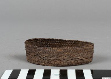 ["armband, bracelet, armlet"]