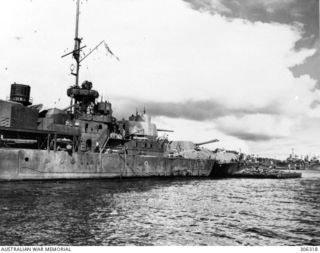 ESPIRITU SANTO, NEW HEBRIDES. 1943-07-23. PORT SIDE VIEW OF THE AFTER PART OF THE CRUISER HMAS HOBART (I) SHOWING DAMAGE SUSTAINED WHEN THE SHIP WAS TORPEDOED BY A JAPANESE SUBMARINE. NOTE HOW THE ..